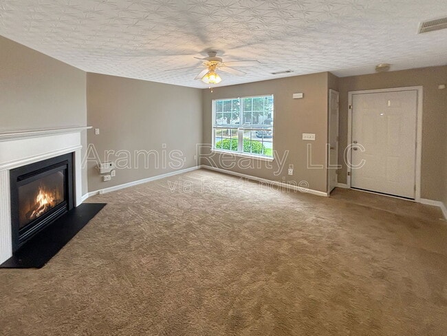 445 Spring Head Ct in Lawrenceville, GA - Building Photo - Building Photo