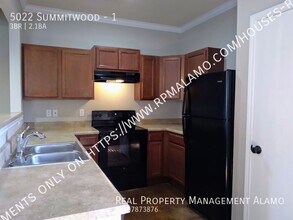 5022 Summit Wood in San Antonio, TX - Building Photo - Building Photo