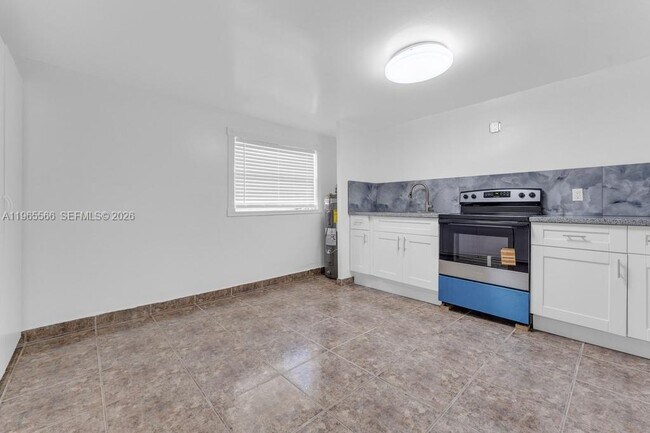 5831 Taylor St in Hollywood, FL - Building Photo - Building Photo