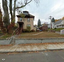 821 Bridge St, Unit #3 in Lowell, MA - Building Photo