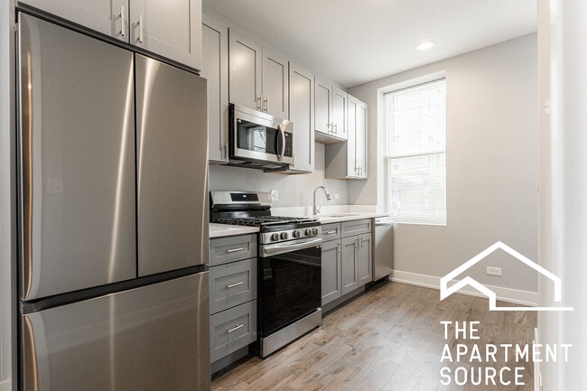 926 W 32nd Pl in Chicago, IL - Building Photo - Building Photo