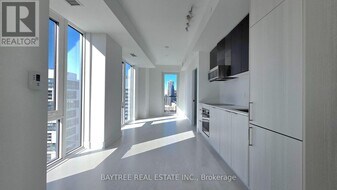 308 Jarvis St in Toronto, ON - Building Photo