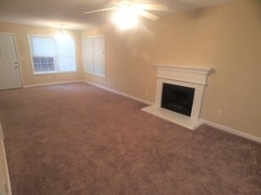 3840 Cypress Pointe Dr in Union City, GA - Foto de edificio - Building Photo