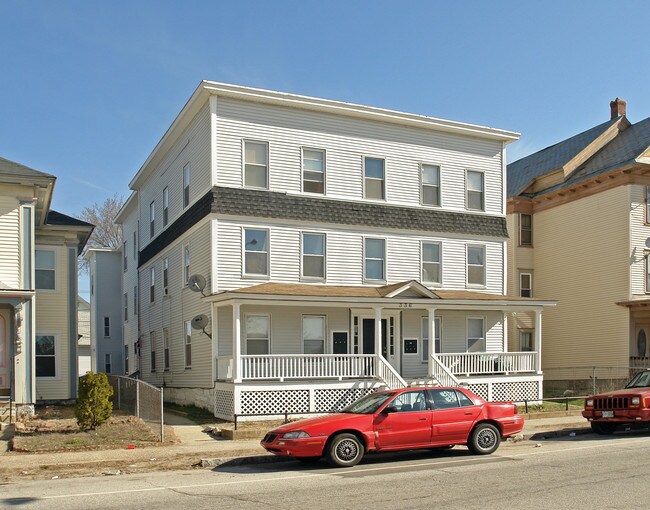 336 Lake Ave in Manchester, NH - Foto de edificio - Building Photo