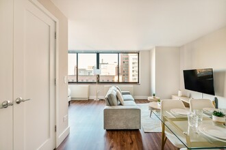 175 E 96th St in New York, NY - Building Photo - Building Photo