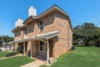 105 Wildwood Ct in Grapevine, TX - Building Photo - Building Photo