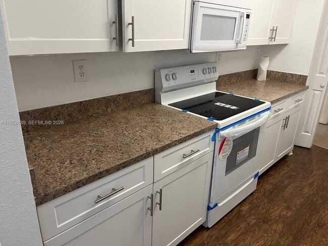 11601 SW 2nd St in Pembroke Pines, FL - Building Photo - Building Photo