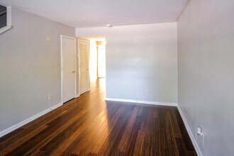 811 Von Kolnitz Rd in Mount Pleasant, SC - Building Photo - Building Photo