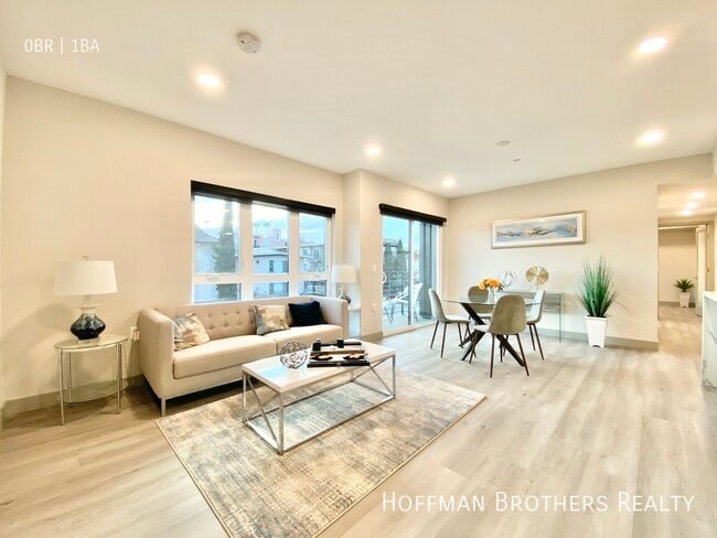 1534 Brockton Ave, Unit 410 in Los Angeles, CA - Building Photo - Building Photo