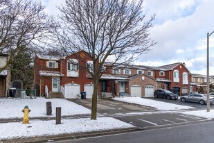 98A Robbinstone Dr in Toronto, ON - Building Photo