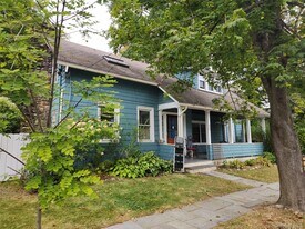 55 South St in Rhinebeck, NY - Building Photo