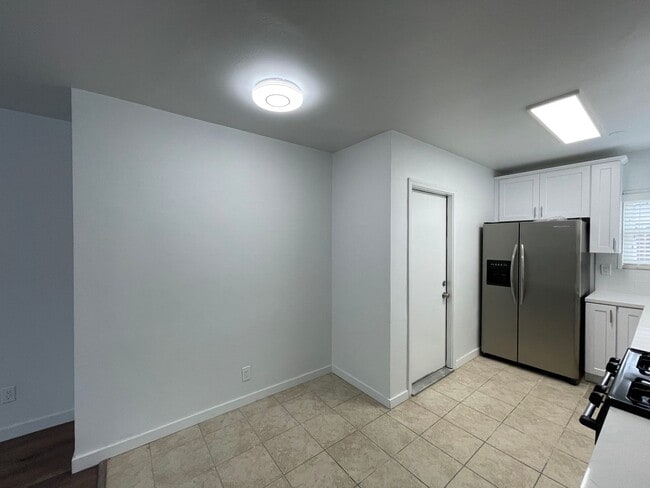 4962 S Centinela Ave in Los Angeles, CA - Building Photo - Building Photo