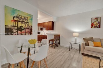 361 NW 103rd St, Unit 1 in Miami, FL - Foto de edificio - Building Photo