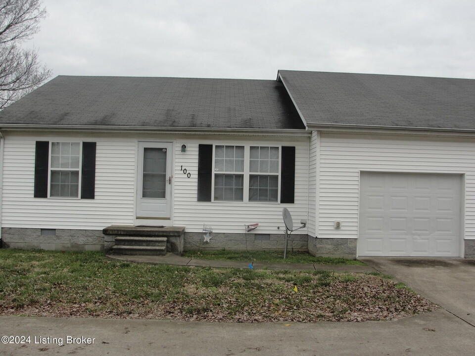 102 Laura Ln in Clarkson, KY - Building Photo