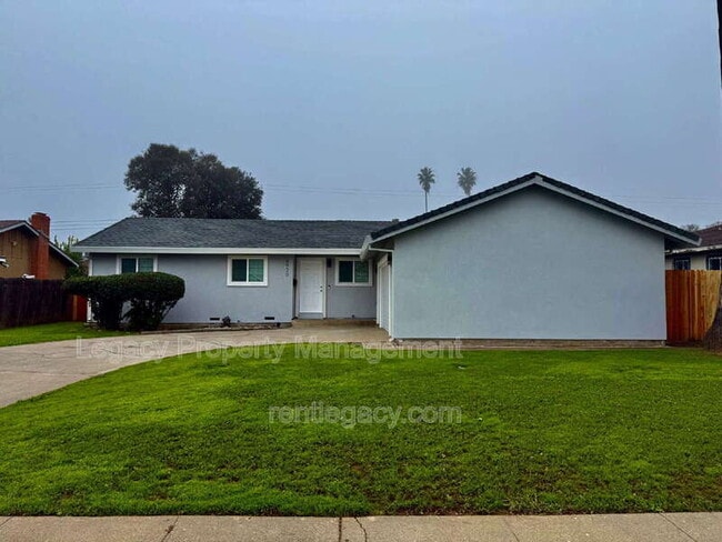 6920 Demaret Dr in Sacramento, CA - Building Photo - Building Photo