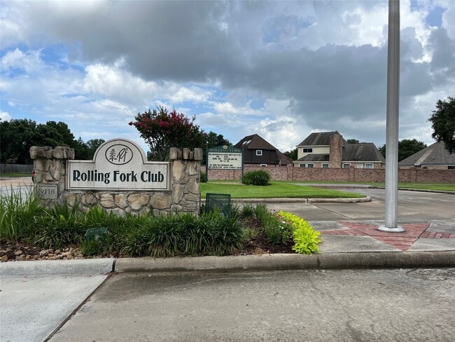 8830 Fairbloom Ln in Houston, TX - Building Photo - Building Photo