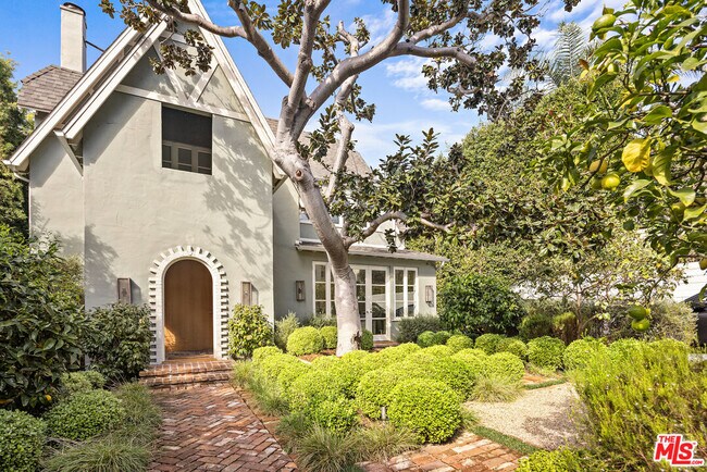 165 Mabery Rd in Santa Monica, CA - Building Photo - Building Photo