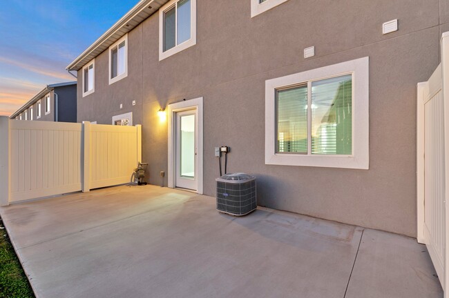 237 W 1950 N in Harrisville, UT - Building Photo - Building Photo