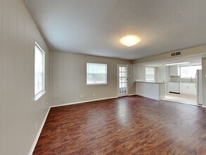 329 Deer Creek Rd in Everman, TX - Building Photo - Building Photo