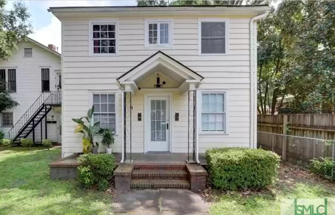 11 W 50th St in Savannah, GA - Building Photo