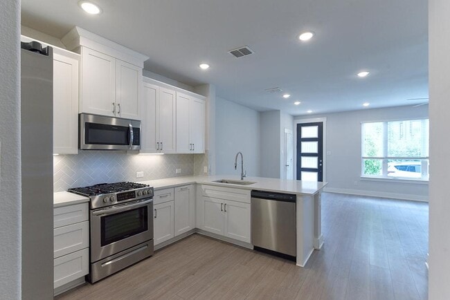 817 Crystal Oak Ln