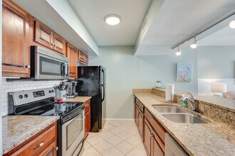 7205 Thomas Dr in Panama City Beach, FL - Building Photo - Building Photo