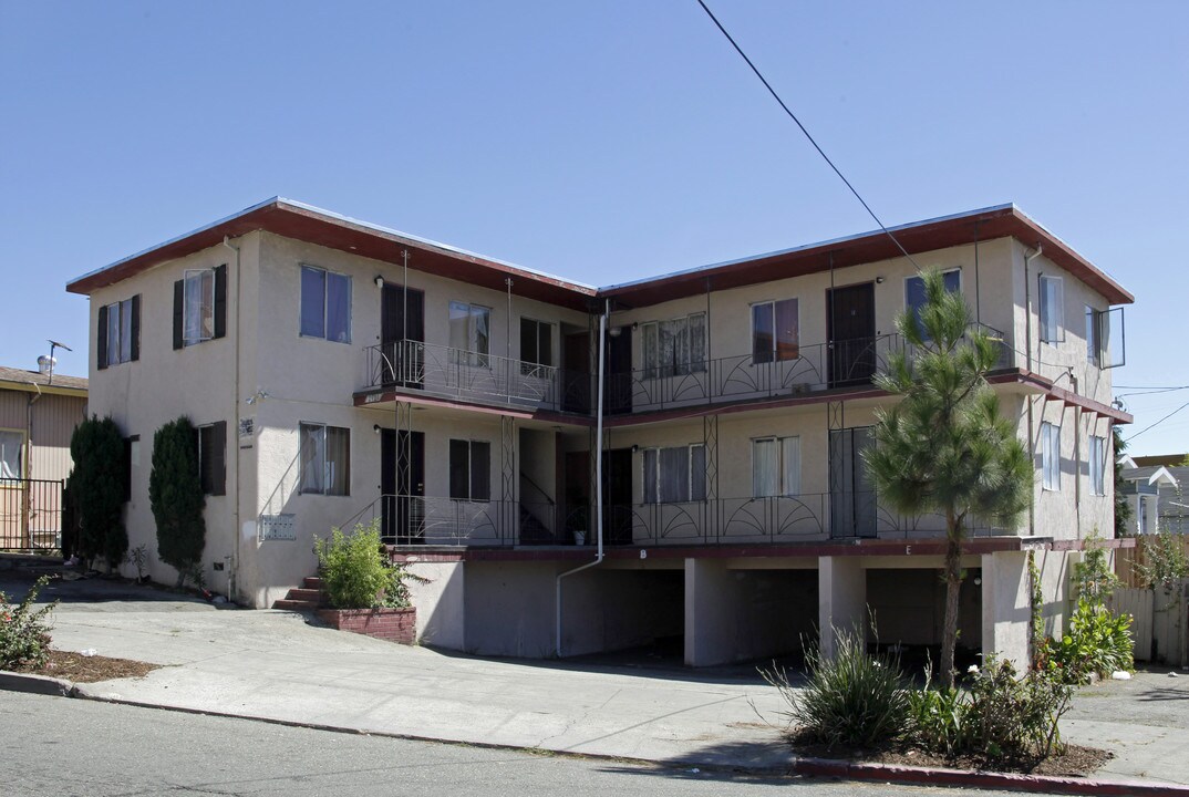 2901 School St in Oakland, CA - Building Photo