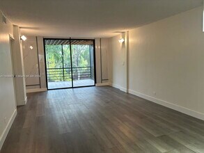3660 NE 166th St in North Miami Beach, FL - Building Photo - Building Photo
