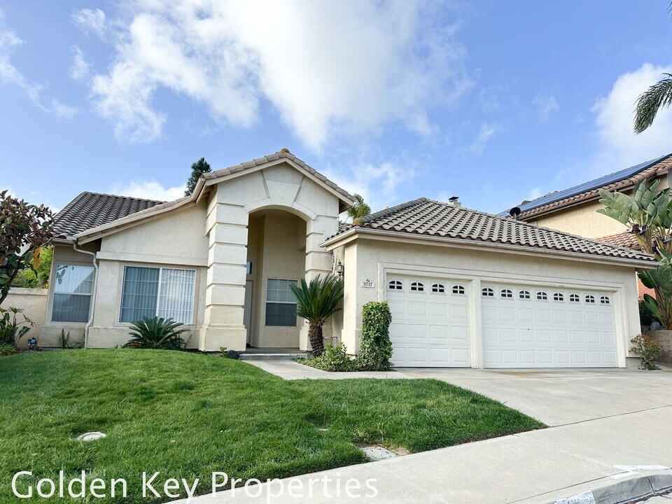 3717 Southridge Way in Oceanside, CA - Building Photo