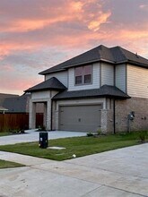 417 Alpha Rd in Pilot Point, TX - Building Photo - Building Photo