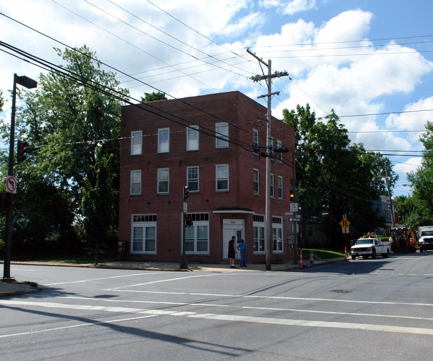 240 W South St in Frederick, MD - Building Photo