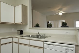 Knightsbridge Senior Apartments in Humble, TX - Foto de edificio - Interior Photo