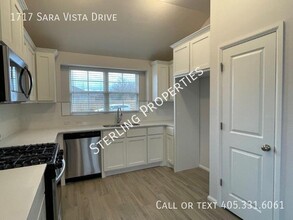 1717 Sara Vista Dr in Yukon, OK - Building Photo - Building Photo