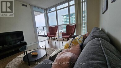 19 Singer Ct in Toronto, ON - Building Photo - Building Photo