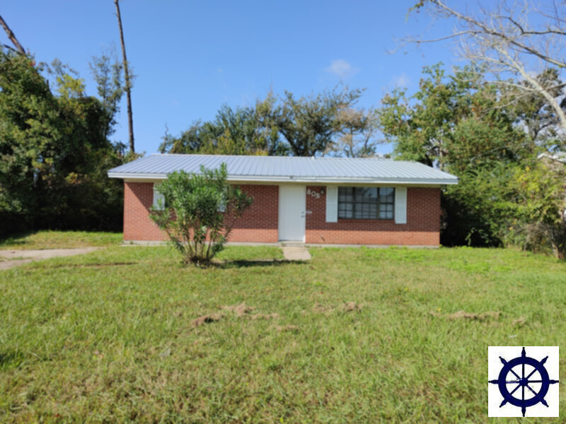 805 Huntington Dr in Panama City, FL - Building Photo