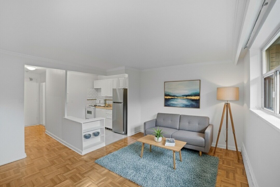 165 Balliol in Toronto, ON - Building Photo