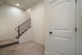 4920 SW Slavin Rd in Portland, OR - Building Photo - Building Photo