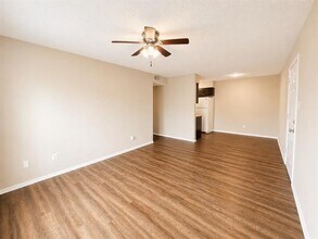 319 SE 3rd St in Grand Prairie, TX - Building Photo - Building Photo