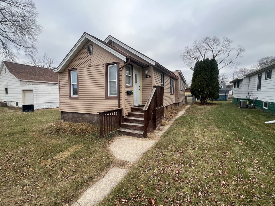 1926 Avon St in La crosse, WI - Building Photo