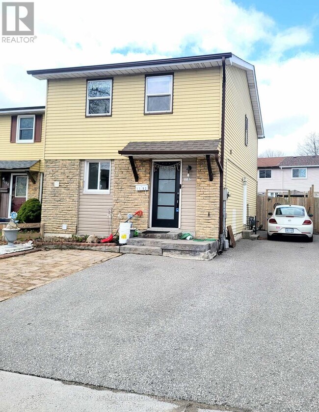 1192 Oxford St in Oshawa, ON - Building Photo - Building Photo