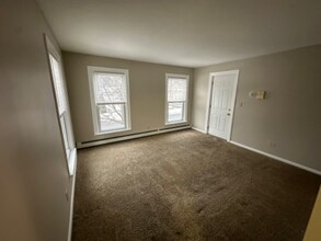 22 Grove St in Baldwinsville, NY - Foto de edificio - Building Photo