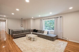 235 Douglas Rd in Chappaqua, NY - Building Photo - Building Photo