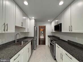 8022 Inverness Ridge Rd in Potomac, MD - Building Photo - Building Photo