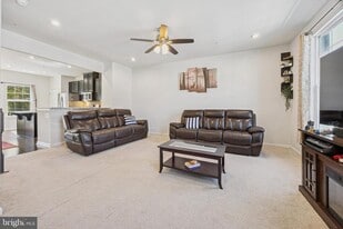 142 Mulberry Dr in Malvern, PA - Building Photo