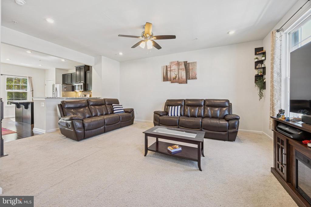 142 Mulberry Dr in Malvern, PA - Building Photo