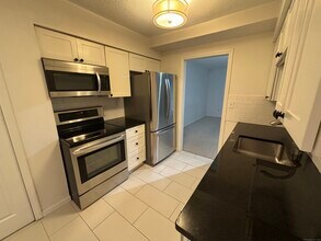 148 Conestoga Way in Glastonbury, CT - Building Photo - Building Photo