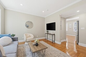 574 Washington St in Boston, MA - Foto de edificio - Building Photo