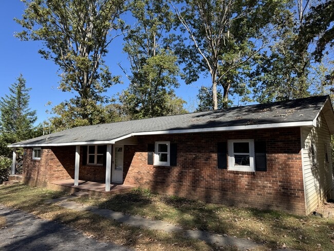 520 Pine Ave in North Wilkesboro, NC - Building Photo - Building Photo