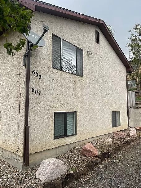 property at 607 W 15th St