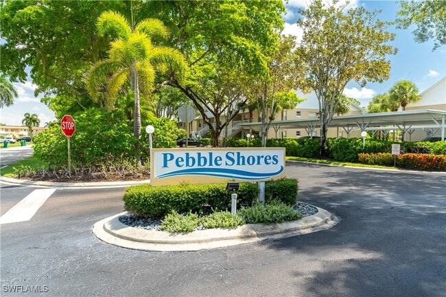 108 Pebble Shores Dr in Naples, FL - Building Photo - Building Photo